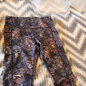 Skull Print Capri Leggings
